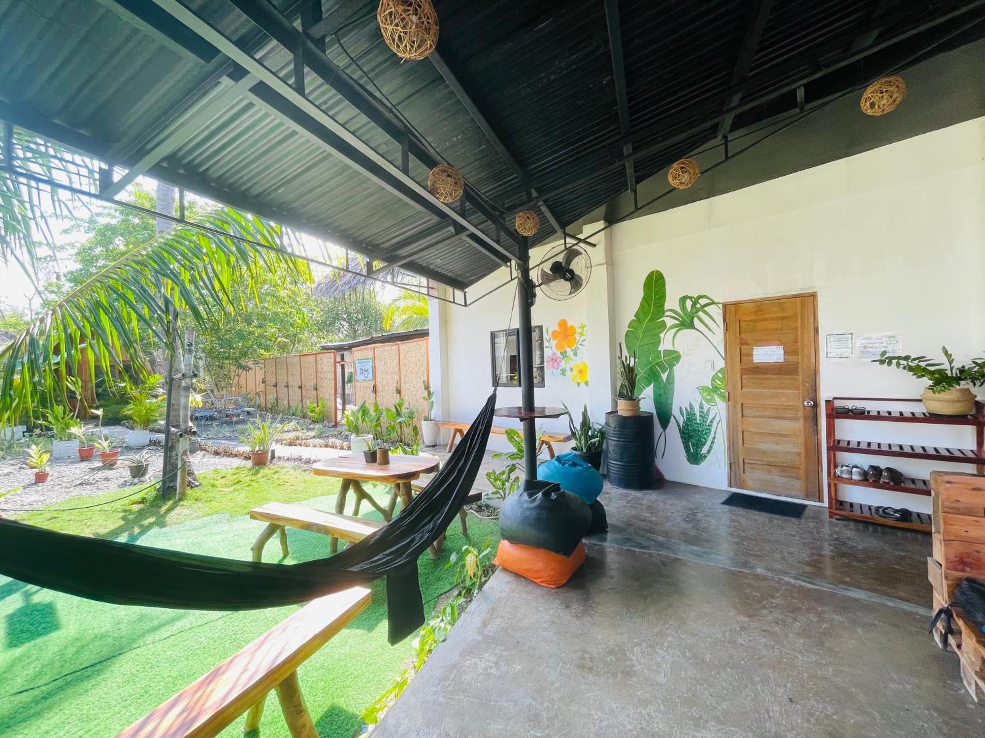 Maayong Hostel (Adults Only) Moalboal Exterior foto